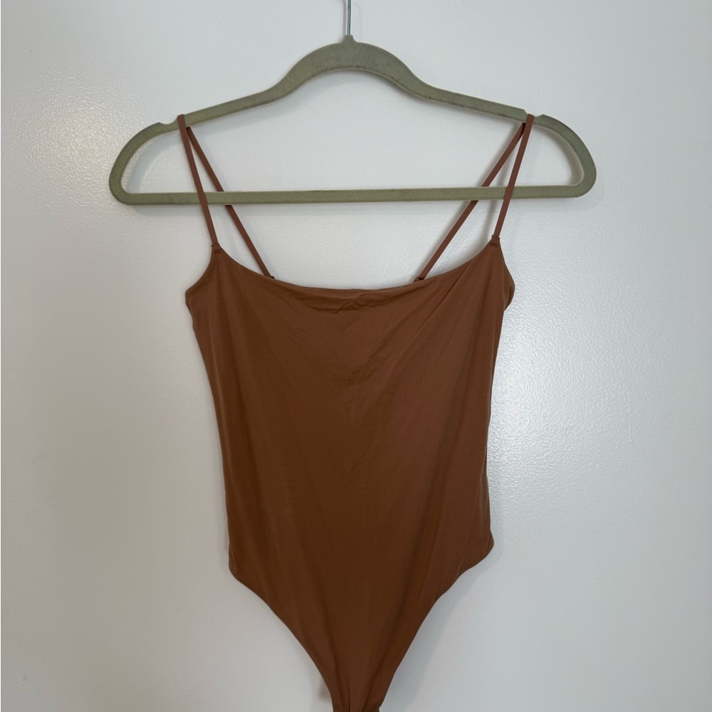 SKIMS Fits Everybody Cami Bodysuit (Ochre)
